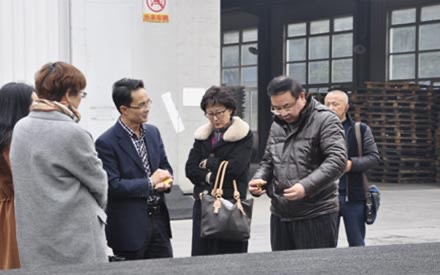 國(guó)際光纖傳感技術(shù)領(lǐng)域著名學(xué)者饒?jiān)平淌凇⑹薪?jīng)信委蔣處長(zhǎng)等一行到公司進(jìn)行考察調(diào)研